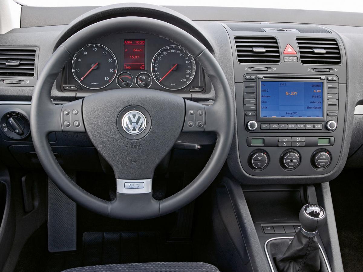 Volkswagen Golf 5 салон